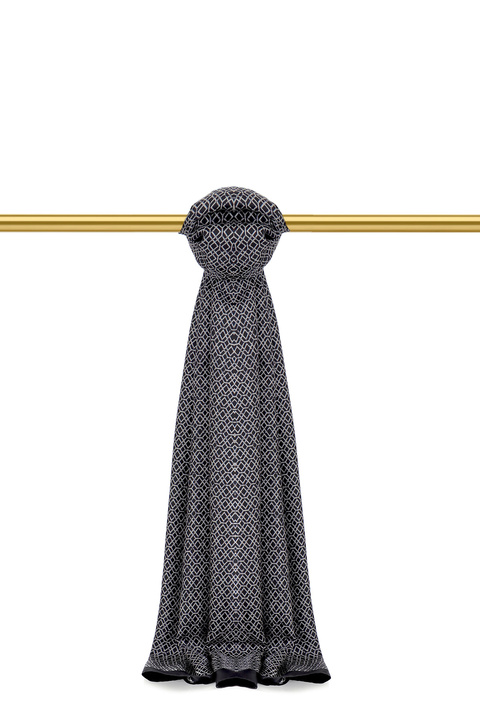 شال حرير مائل بنقشة قرص العسل الأسود 