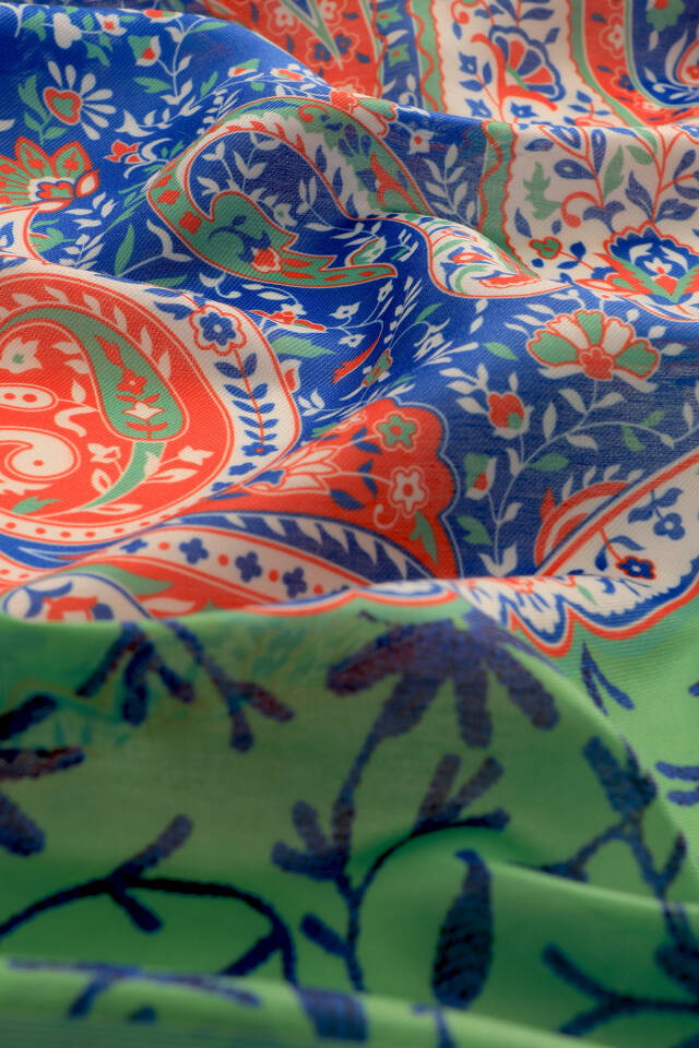 شال ناعم بنمط شال أزرق داكن - 3