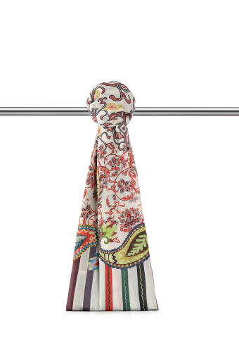 شال ناعم بنقشة اللبلاب الكريمي 