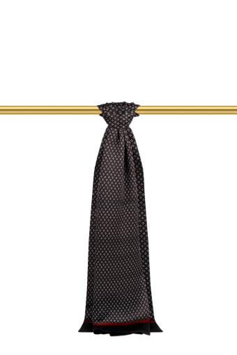 وشاح حريري رجالي منقوش باللون الأسود 