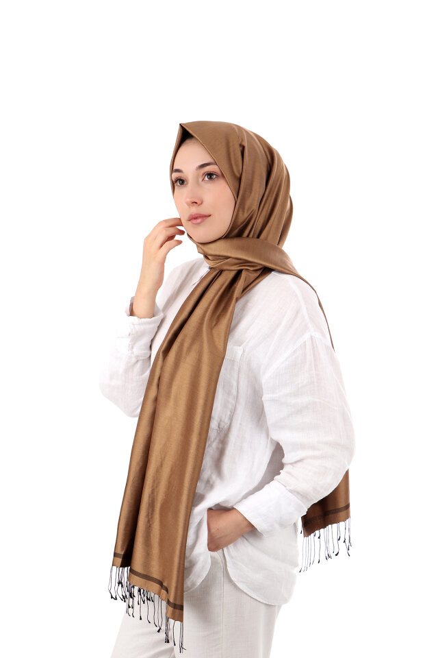 شال حريري مزدوج الوجهين باللون الأسود البرونزي - 2