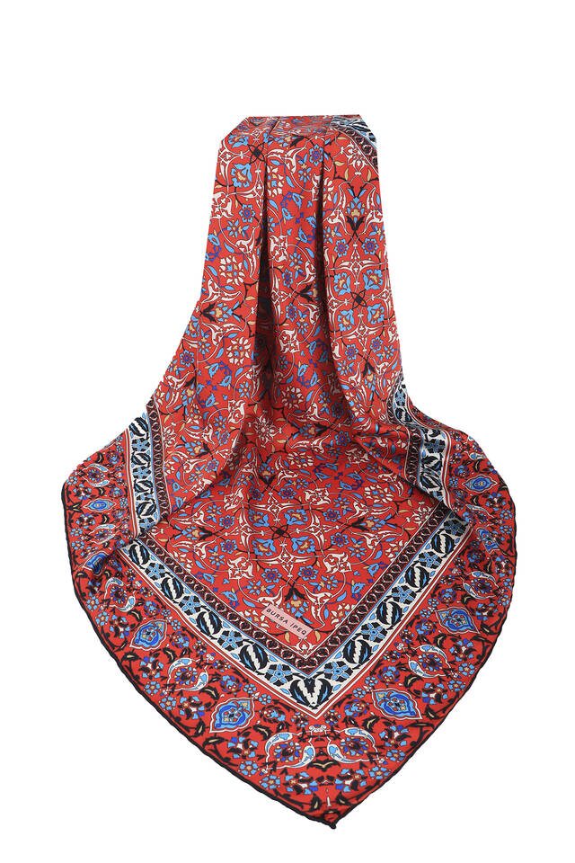 وشاح مربع من الحرير بنمط البلاط التركي الأحمر المنقوش - 3