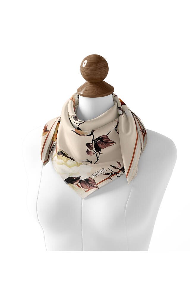 وشاح مربع من نسيج التويل الحريري الكريمي بنقشة الزهور - 3