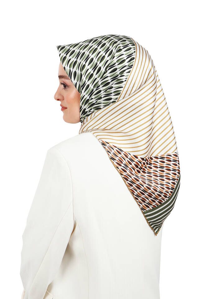 وشاح مربع حرير سورا أخضر دروب 