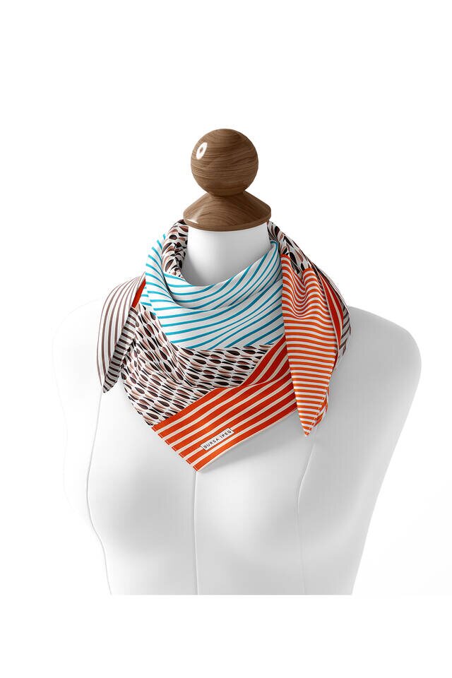 وشاح مربع حرير سورا المنك - 3