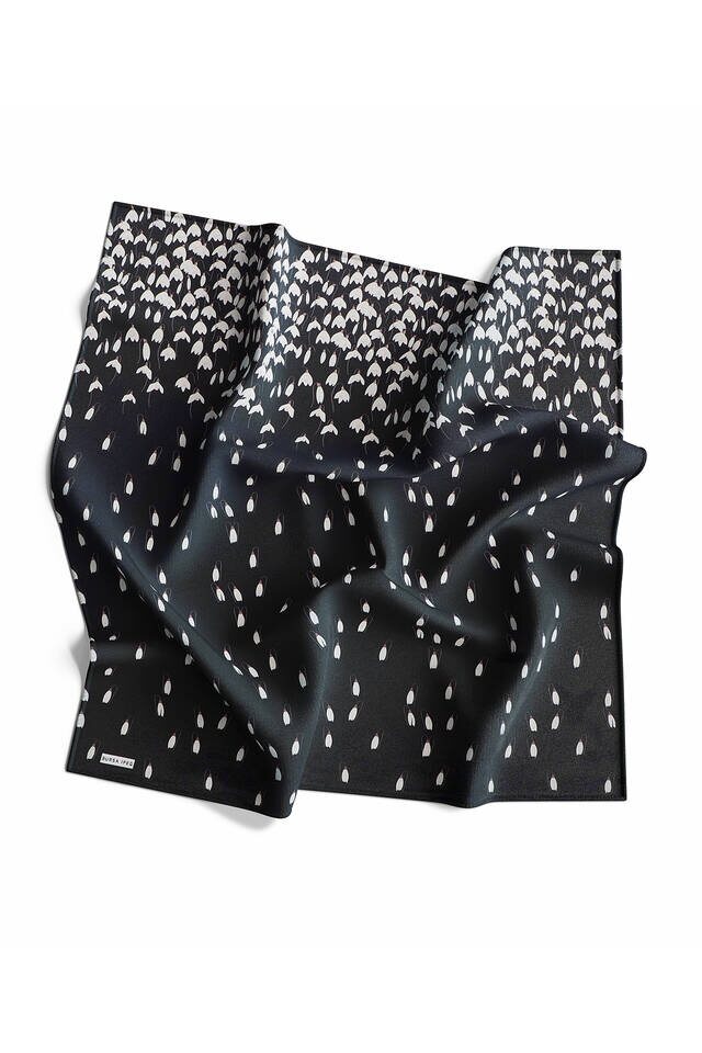 وشاح مربع حرير سنو دروب سورا أسود - 4