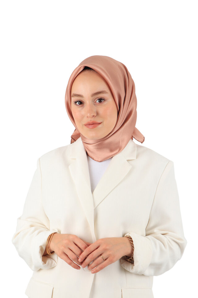 وشاح مربع من الحرير بلون نحاسي فاتح - 1