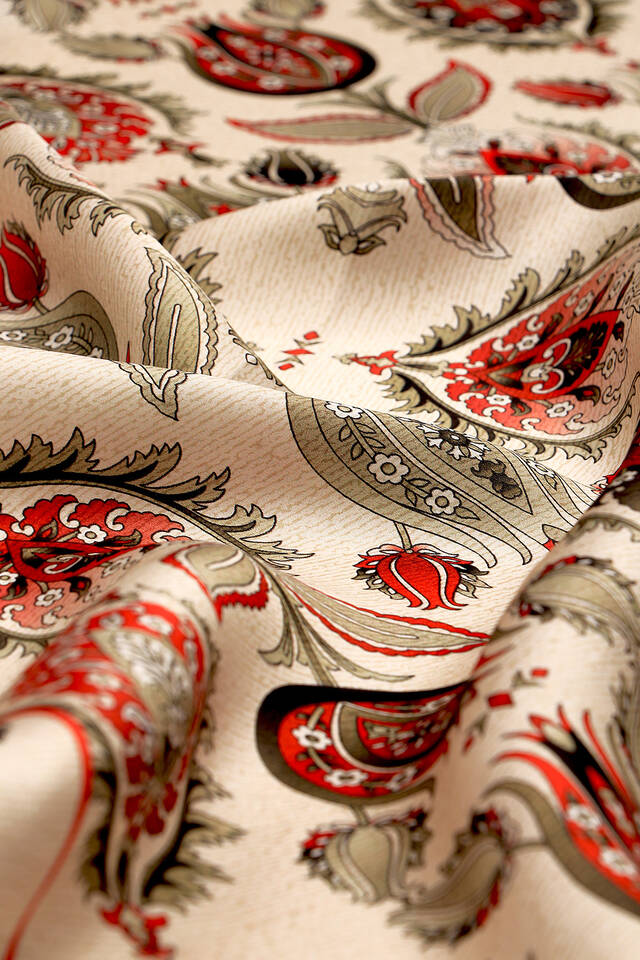 وشاح مربع من الحرير بنمط إزنيق أسود - 3