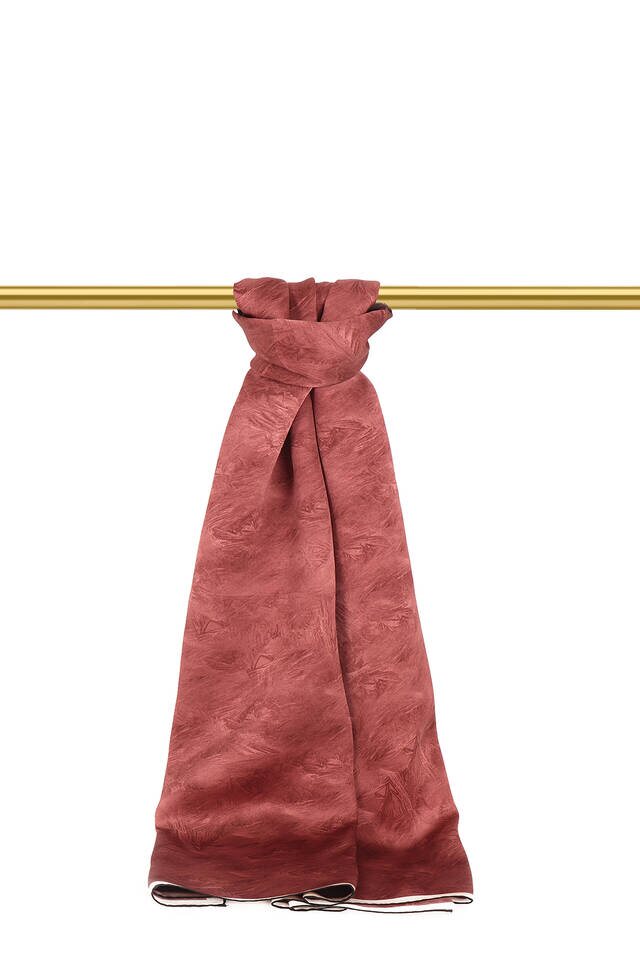 وشاح حريري بنمط فرشاة كستنائي داكن 