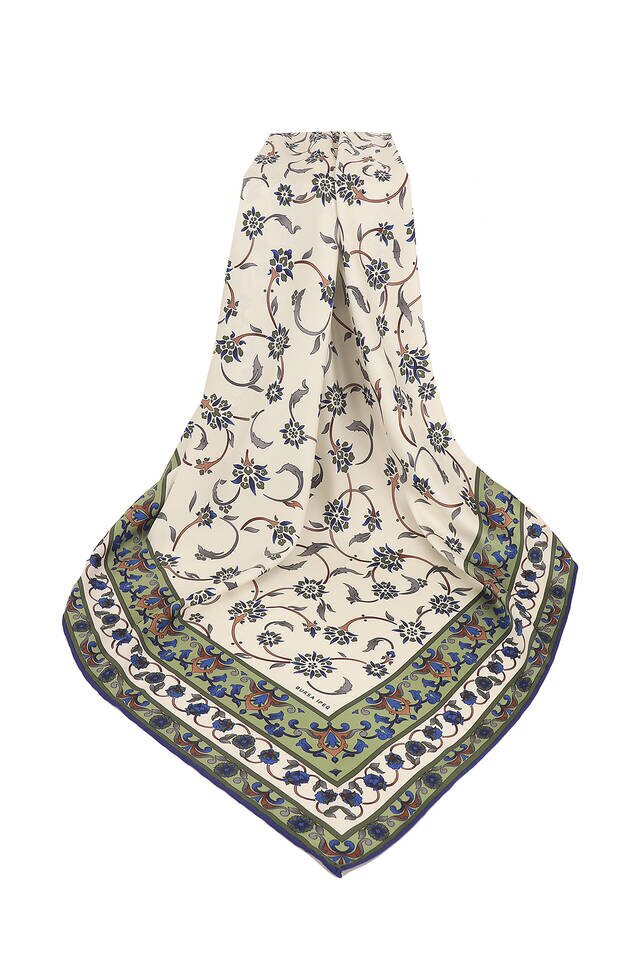 وشاح مربع حريري بنمط الزهرة البرية الكاكي - 3