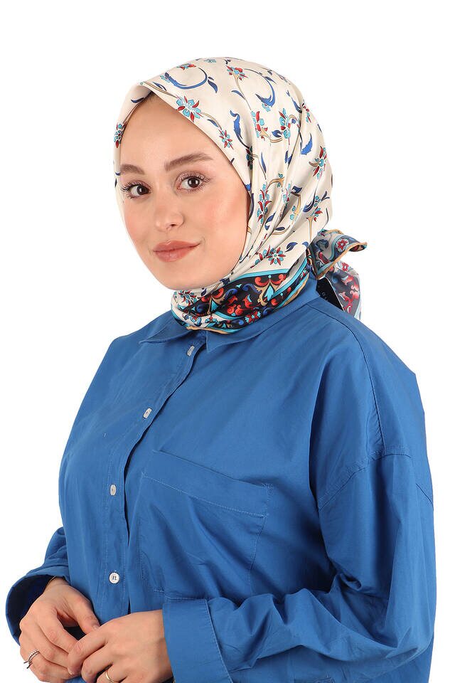 وشاح مربع حريري بنمط الزهرة البرية السوداء - 2