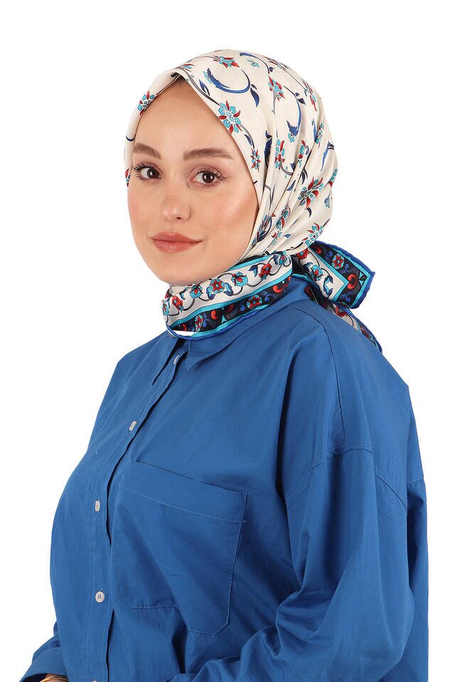 وشاح مربع حريري بنمط الزهرة البرية السوداء - 2