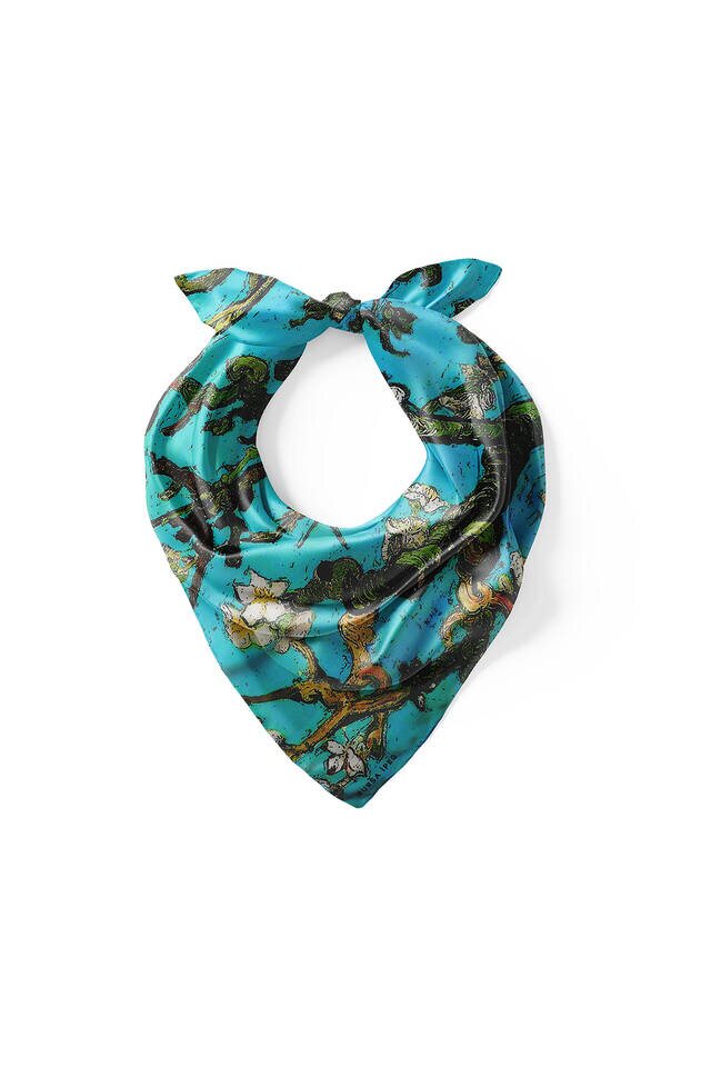 مناديل حريري بزهر اللوز الأخضر بالماء - 2