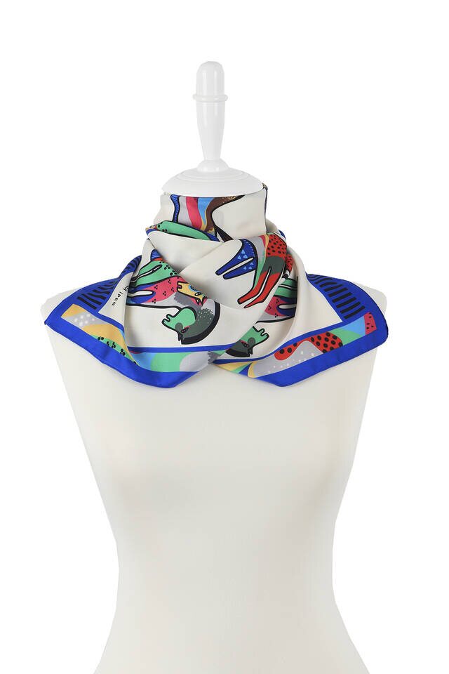 فولار حريري مزخرف باللون الأسود من ساكس - 2