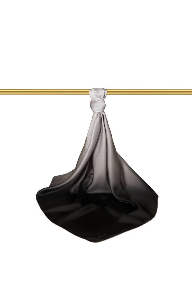 وشاح مربع حرير متدرج أسود رمادي - 2