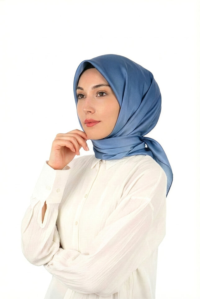 وشاح مربع حرير سورا متدرج نيلي داكن 