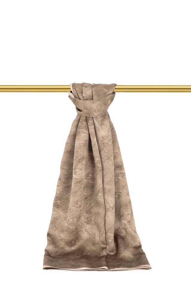 وشاح حريري بنمط فرشاة من الحجر الداكن 