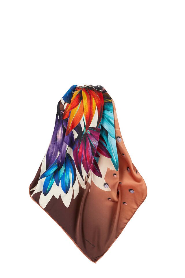 وشاح مربع حريري بنمط ألماس نحاسي - 3