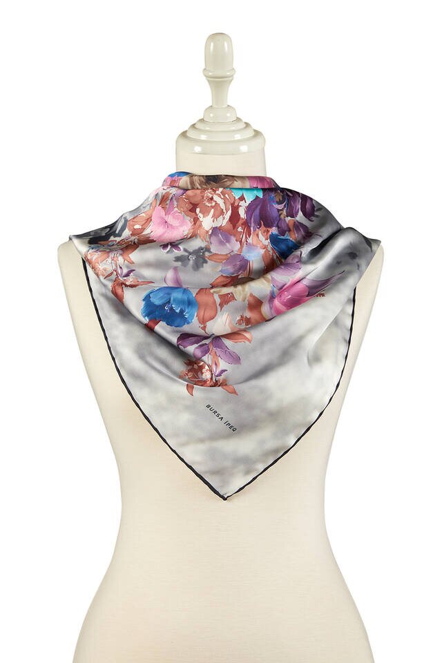 وشاح مربع حرير بنقشة بوكيه رمادي - 2