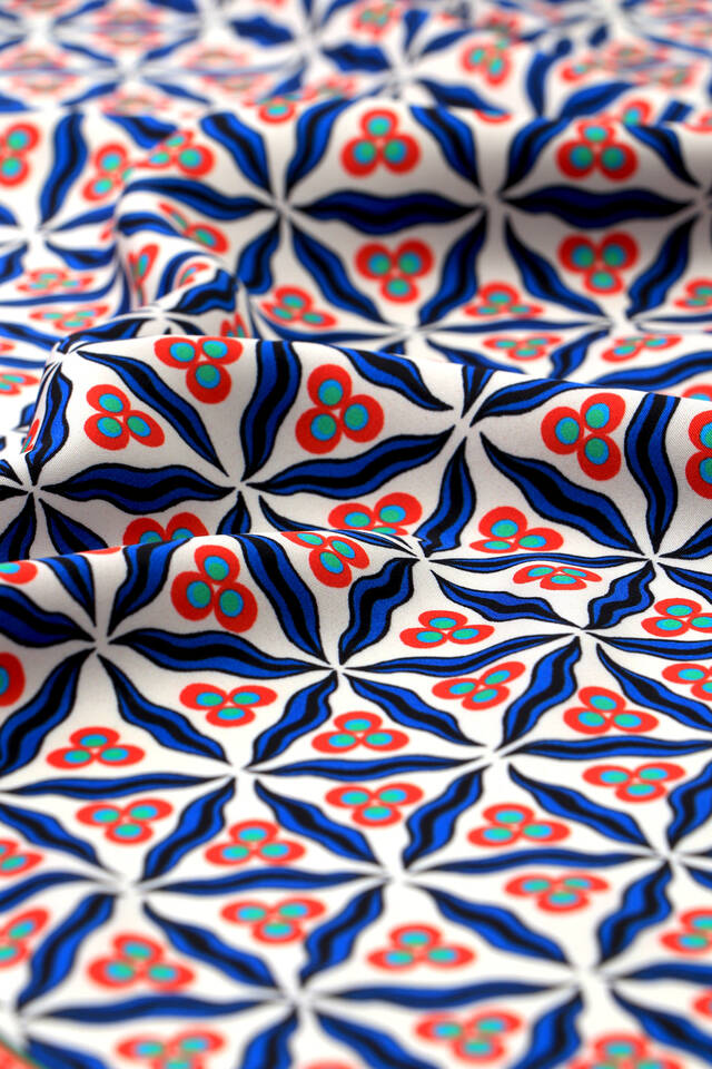 مربع جيب حريري بنمط ساكس تشينتيماني - 3