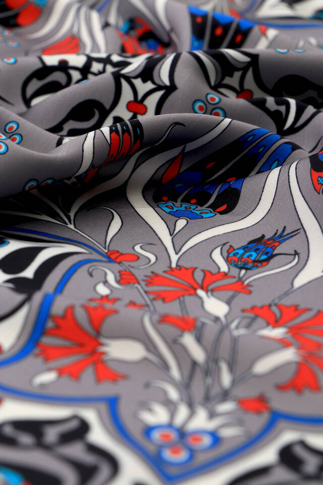 مربع جيب حريري بنمط القرنفل الرمادي - 3