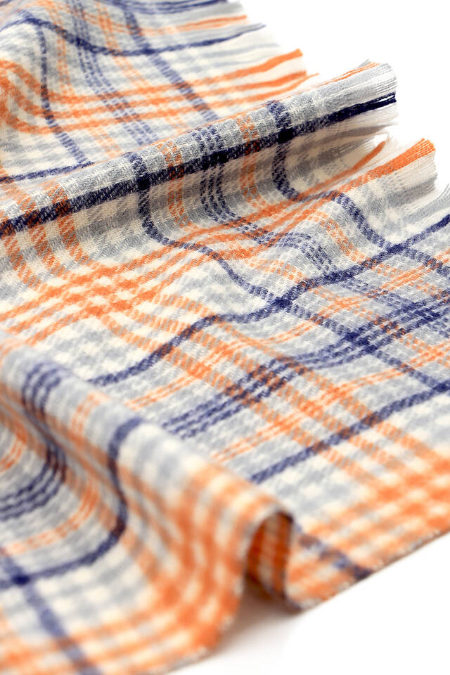 شال شتوي بنمط منقوش باللون الرمادي والأزرق الداكن - 4