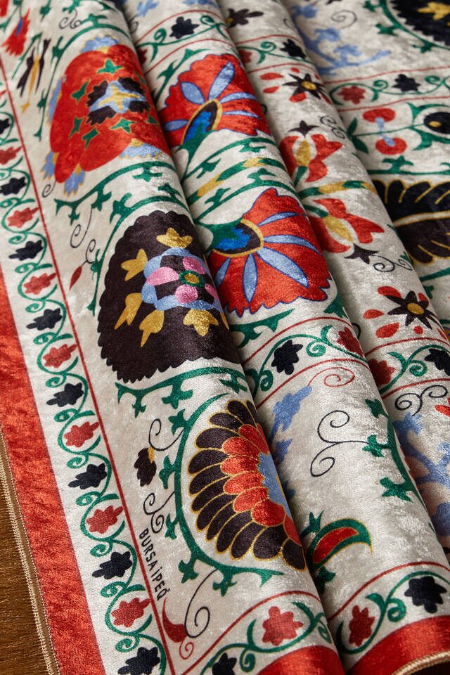 سجادة صلاة ريد فيلفيت - 2