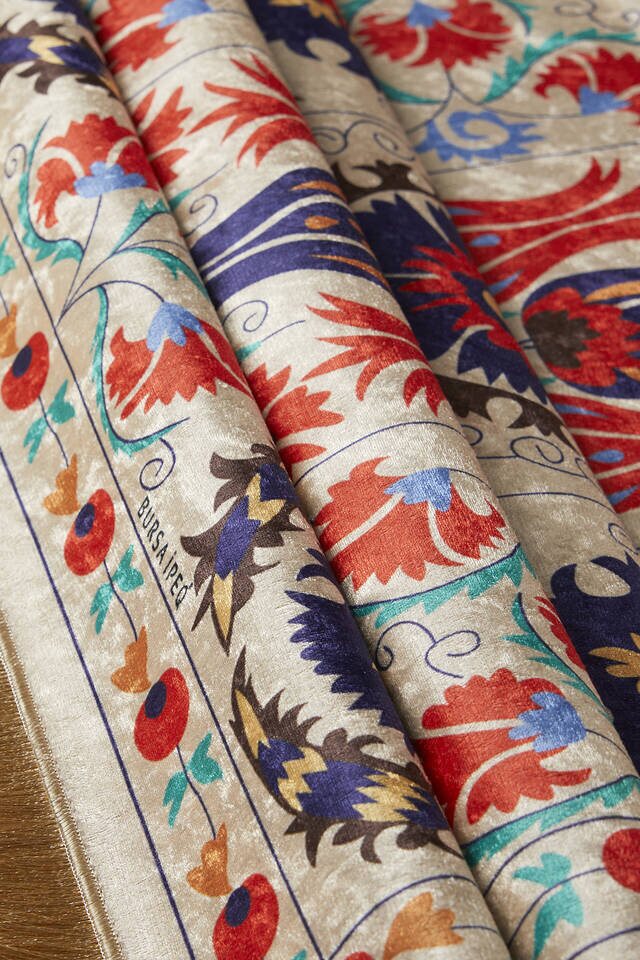 سجادة صلاة من المخمل الكريمي - 2