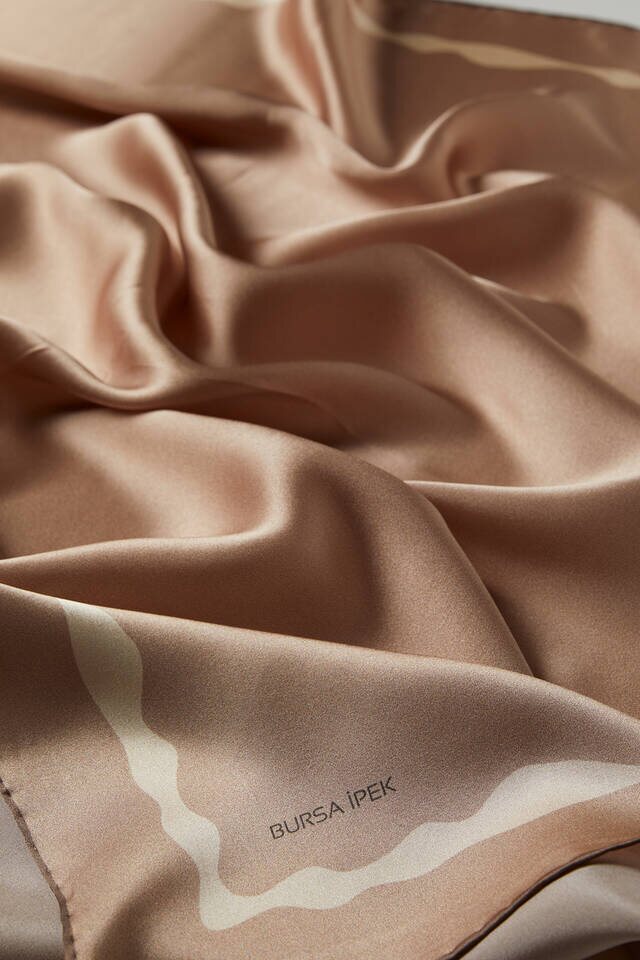 وشاح حليب القهوة بموجة المياه الحريرية المربعة - 3