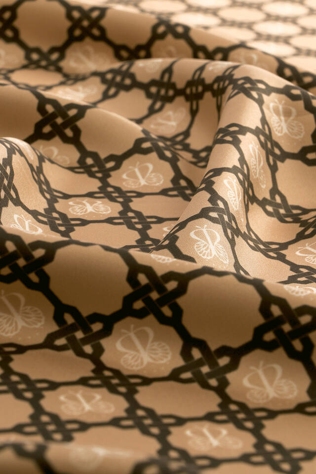 وشاح مربع من الحرير من نسيج قطني طويل باللون البيج - 3