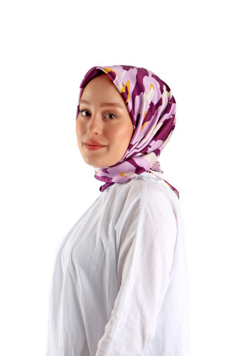 وشاح مربع من الحرير بنمط ساري البرقوق 