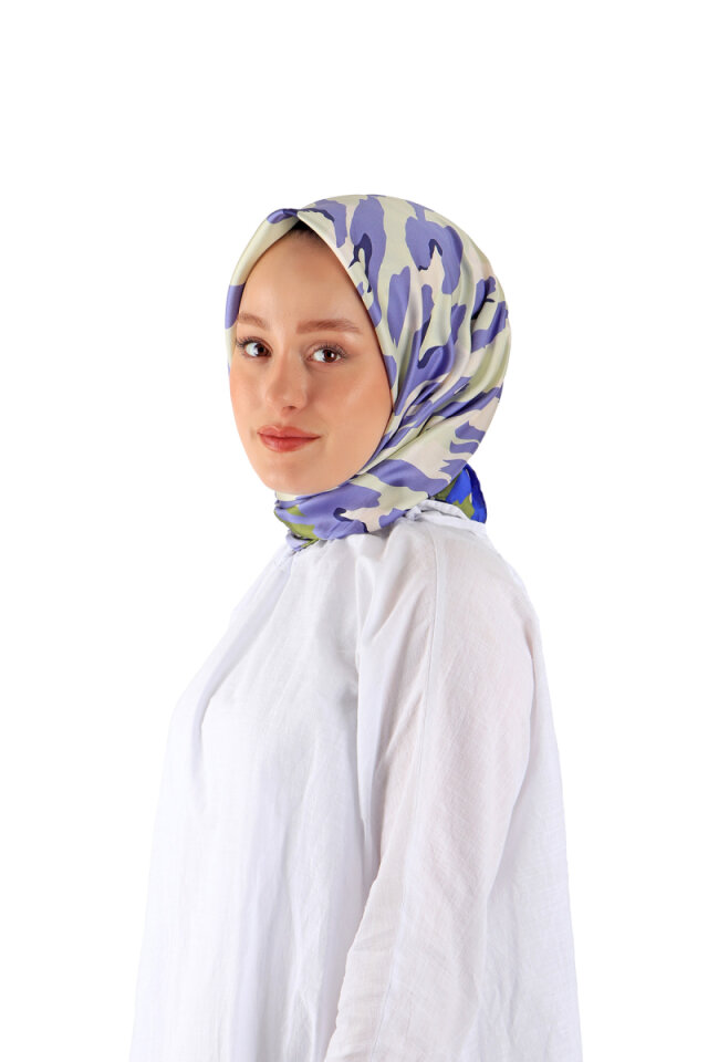 وشاح مربع من الحرير بنمط الساري الأخضر 