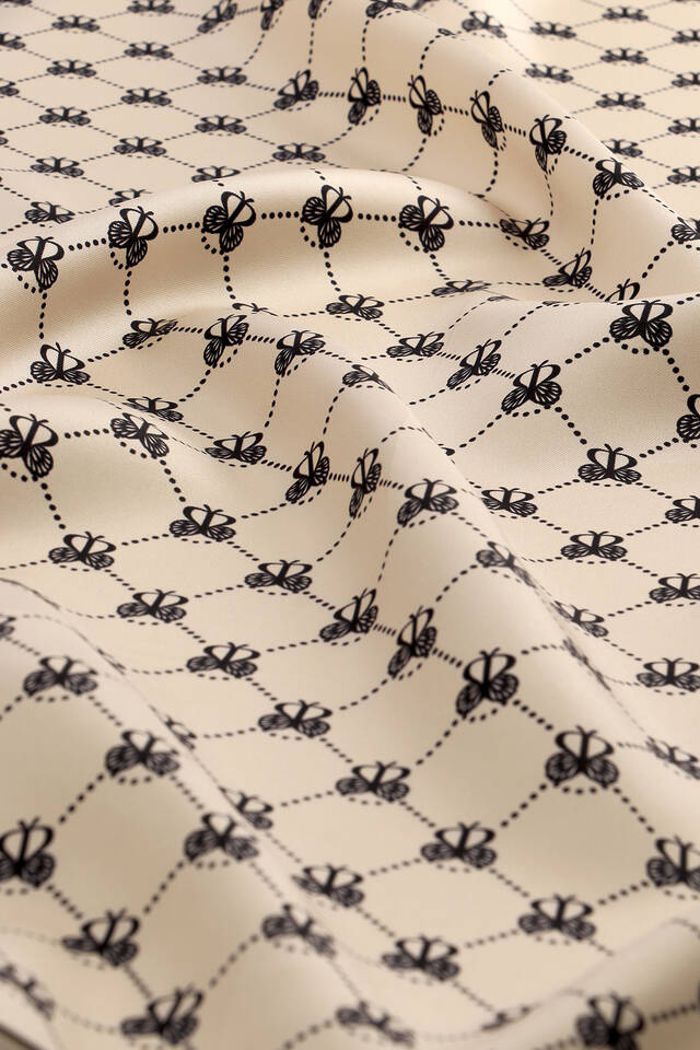 إيكرو فراشة مونوغرام حك الحرير وشاح مربع - 3