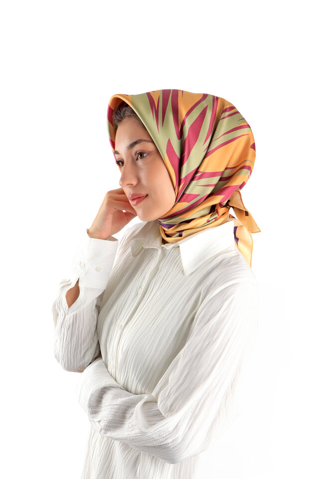 وشاح مربع من الحرير بنمط نيلسو البرتقالي 