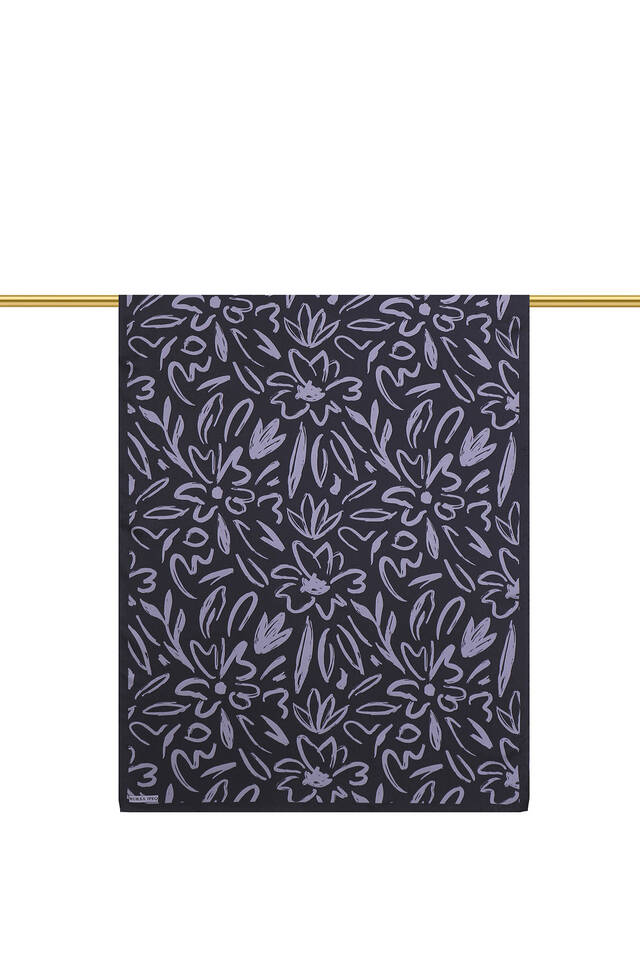 وشاح حريري مائل بنقشة الربيع باللون الأزرق الداكن - 2