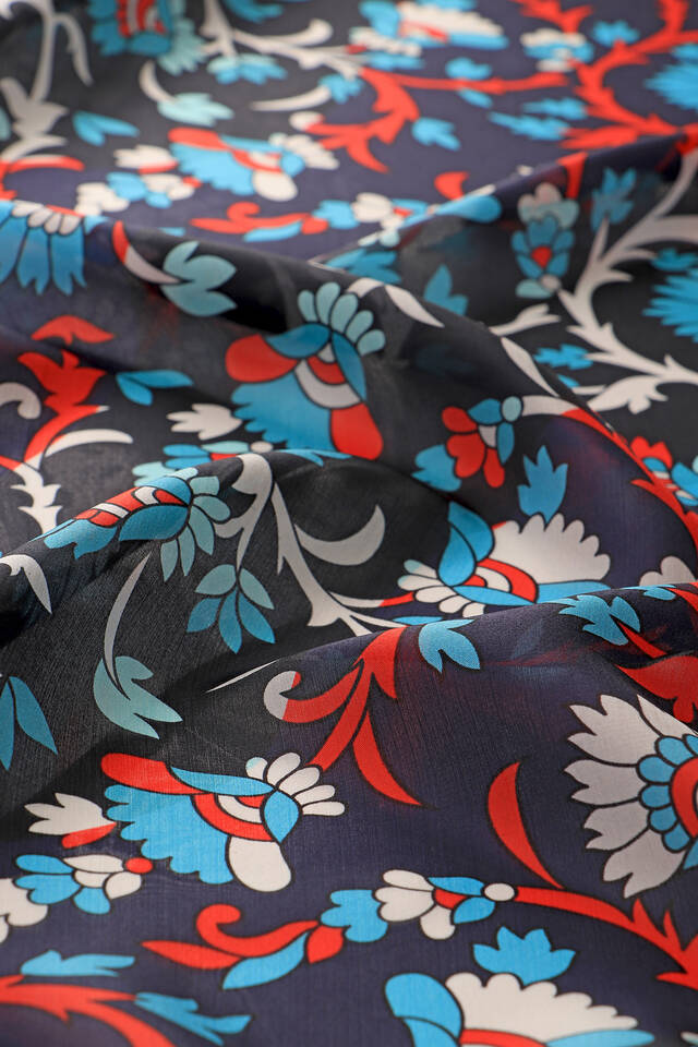 وشاح مربع من الحرير بنمط شال أزرق داكن - 3