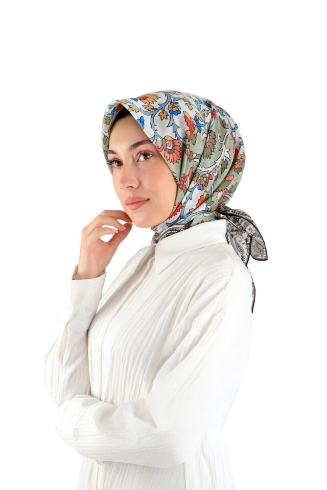 وشاح مربع من الحرير بنمط شال أخضر 