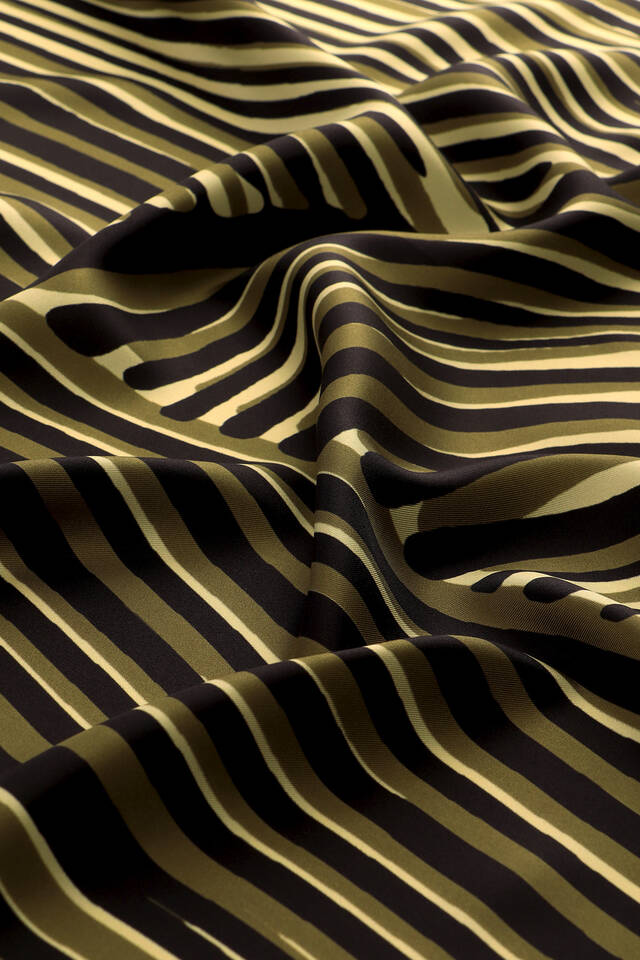 وشاح مربع من الحرير بنمط وهمي باللون الأخضر الحمضي - 2