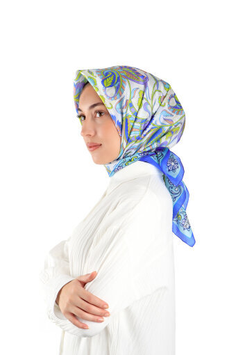 وشاح مربع من الحرير بنقشة زهور زرقاء 