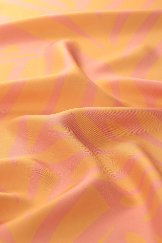 وشاح حريري مائل بنمط السلمون - 5