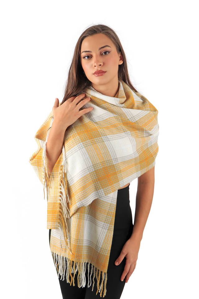 شال شتوي منقوش باللون الذهبي الفاتح - 2