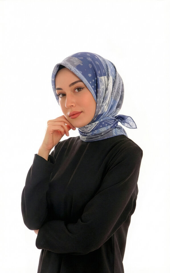 وشاح حريري مائل بنقشة مرقعة باللون النيلي 