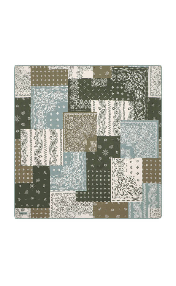 وشاح حريري مائل بنقشة مرقعة باللون الأخضر - 2