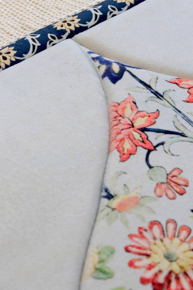 سجادة صلاة إسفنجية مبطنة باللون الرمادي - 3