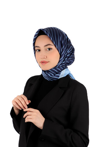 وشاح حريري سورا بنقشة ديلا الزرقاء 