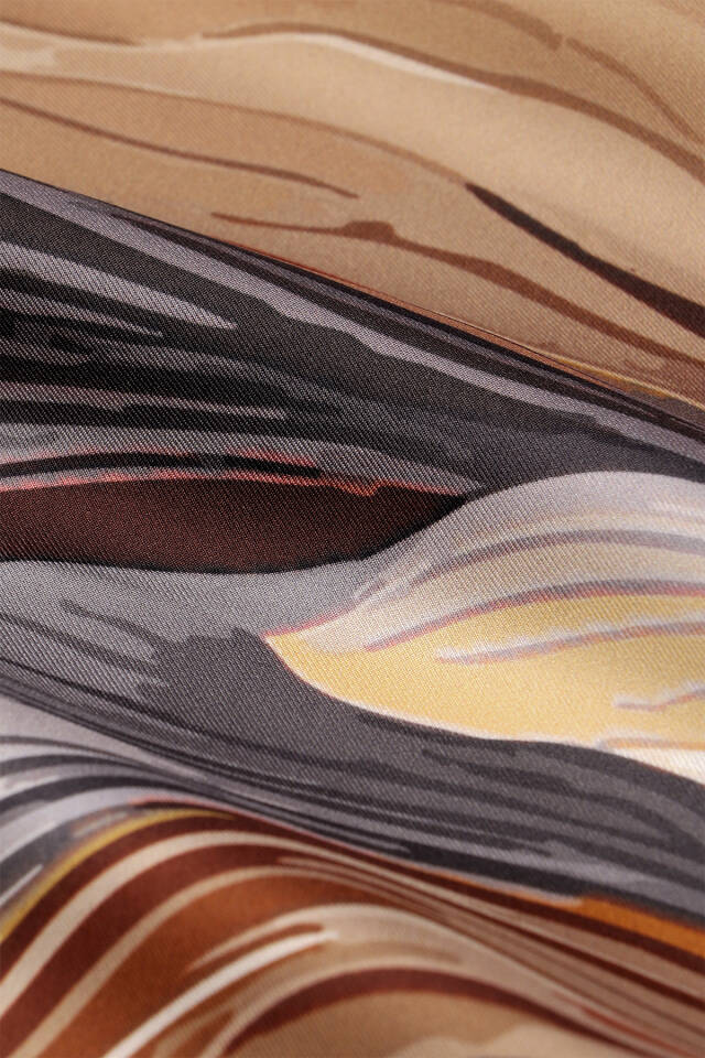 وشاح حريري بني منقوش بنقشة آريا - 3