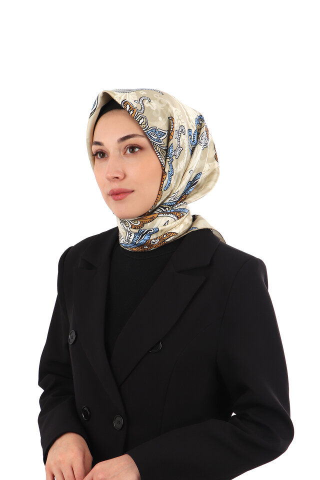 وشاح حريري مائل بنمط شال بيج 