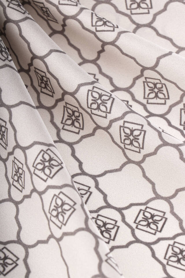 وشاح حريري فضي اللون - 3