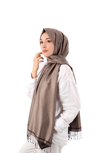 شال حرير مزدوج الوجهين من فرو المنك الأسود 