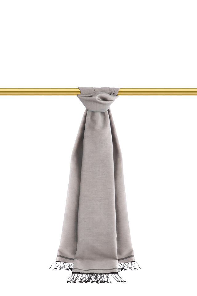 شال حريري مزدوج الوجهين باللون الرمادي والأسود - 2